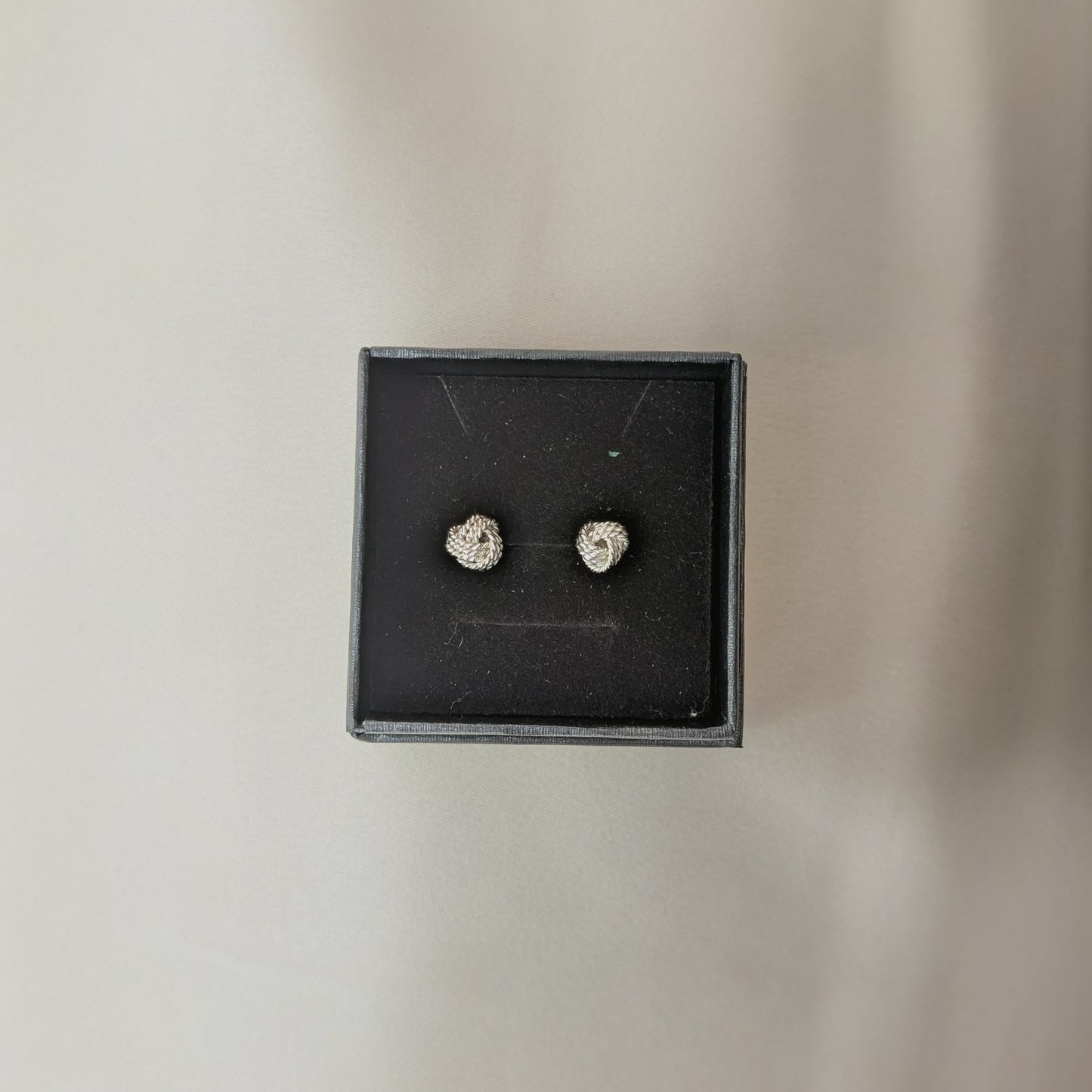 Puzzle Thread Studs