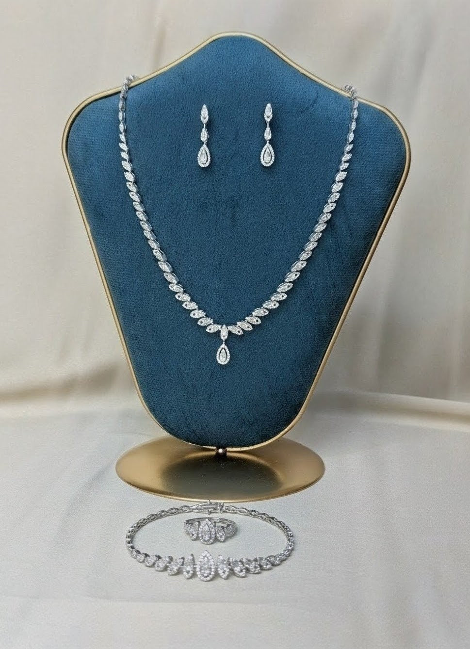 Teardrop Necklace Set