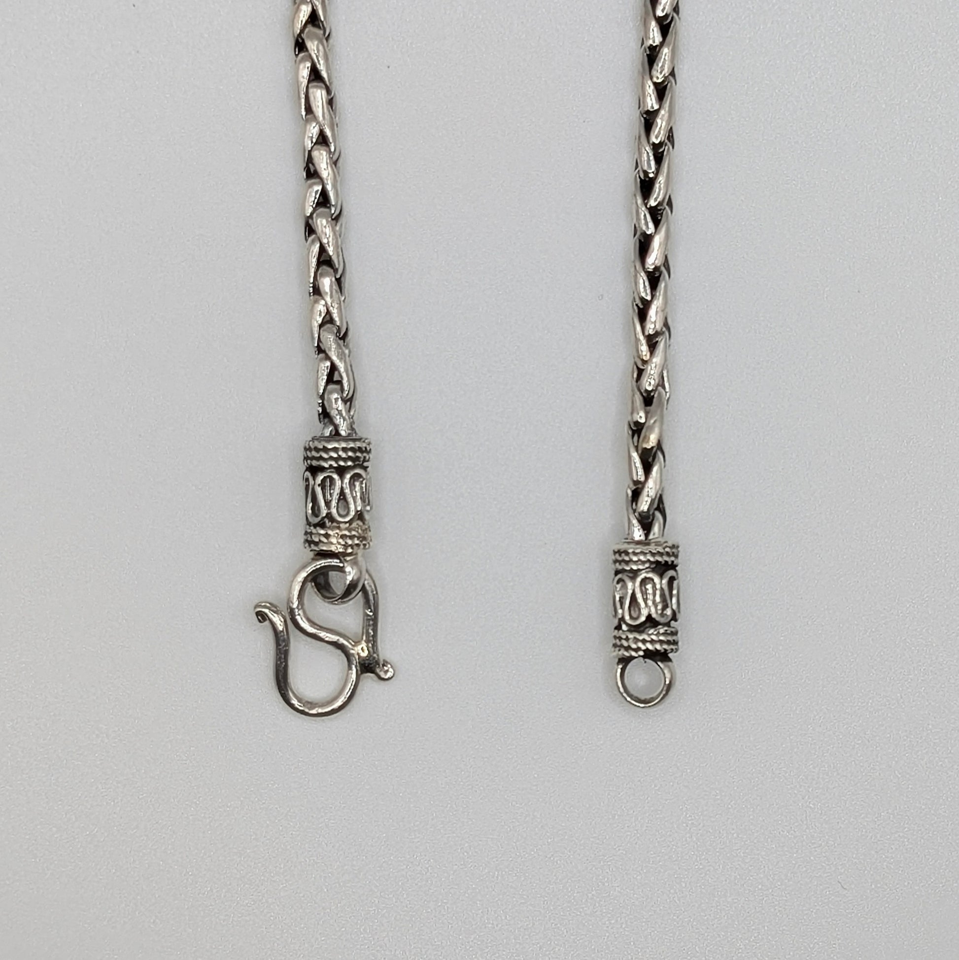 Polished sterling silver Spiga chain Bracelet with S-Hook Clasp Closure.