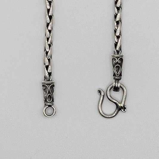 Polished sterling silver Spiga chain Bracelet with S-Shape Clasp Closure.