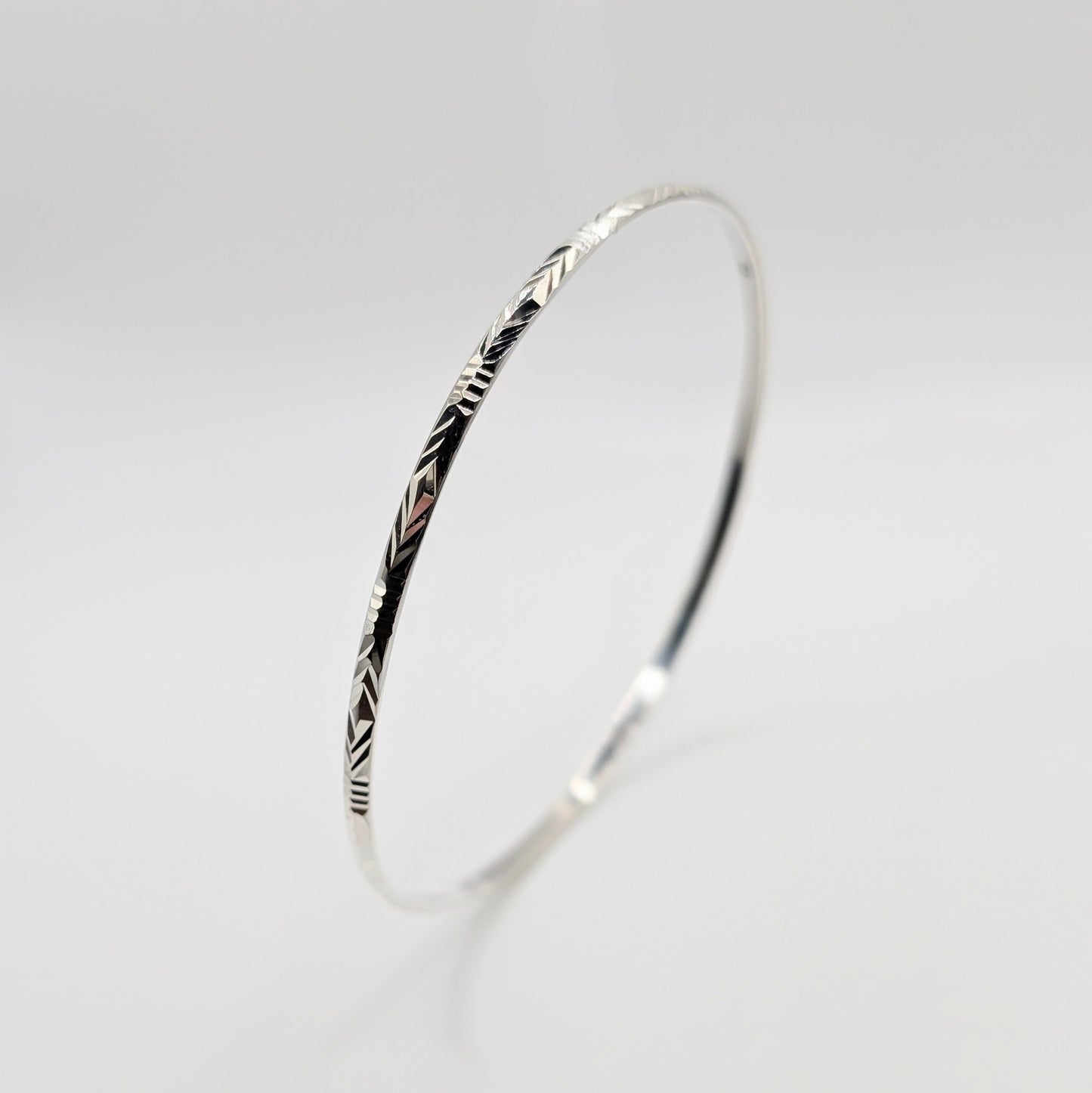925 Sterling Silver Diamond Cut Bracelet Bangle
