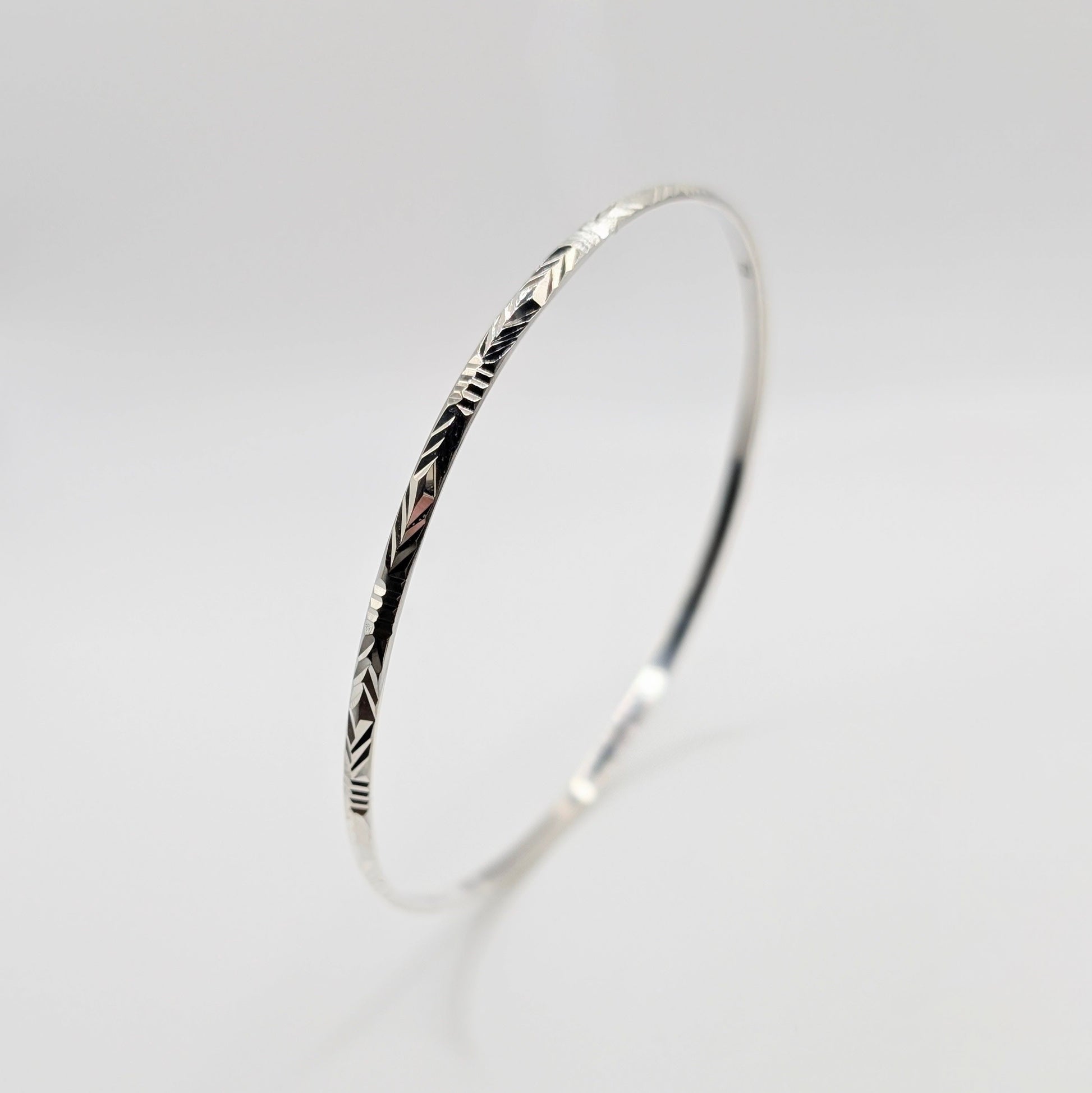 925 Sterling Silver Diamond Cut Bracelet Bangle