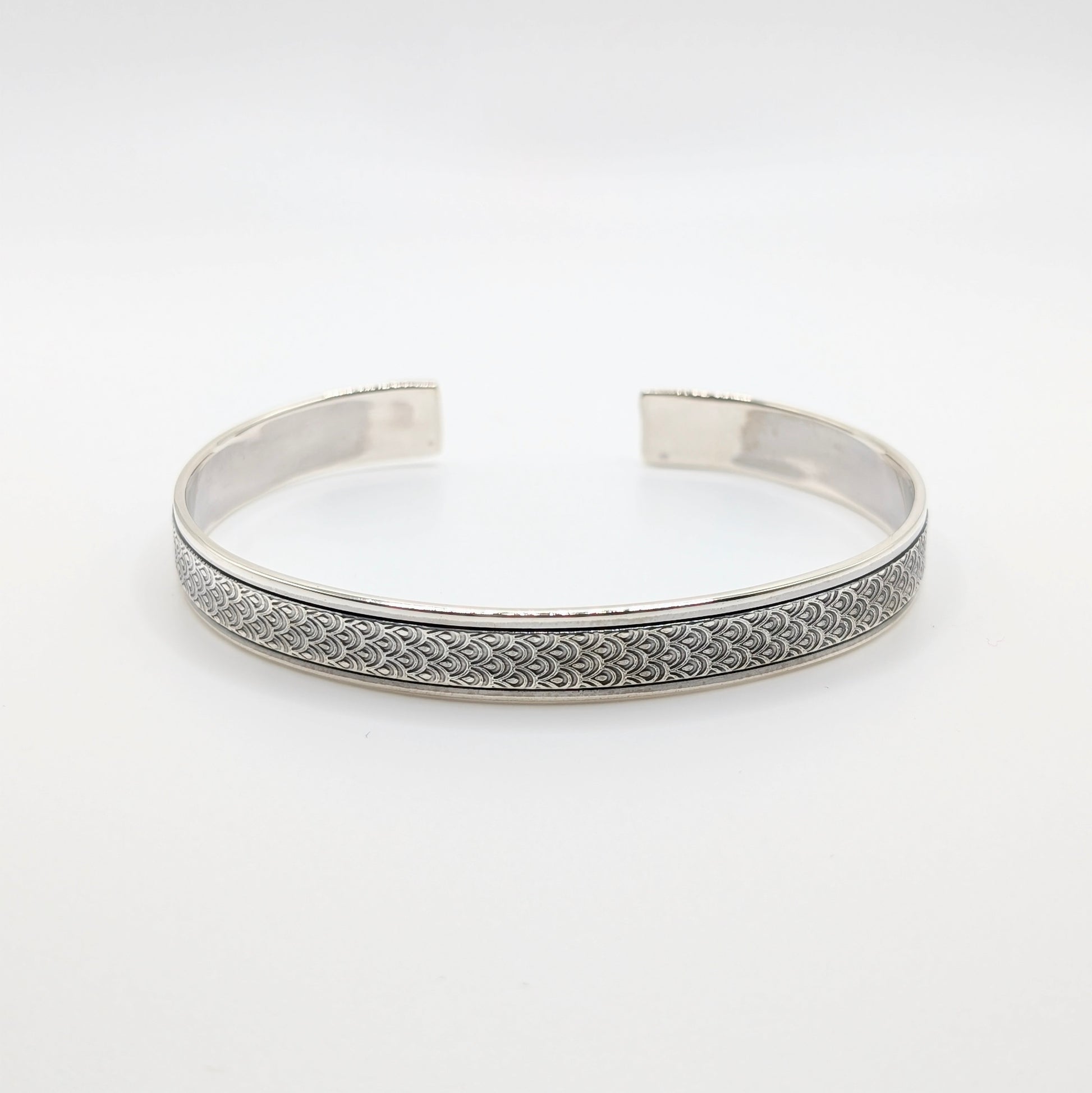Elegant 925 Sterling Silver Kada Bracelet with Peacock Feather Design.