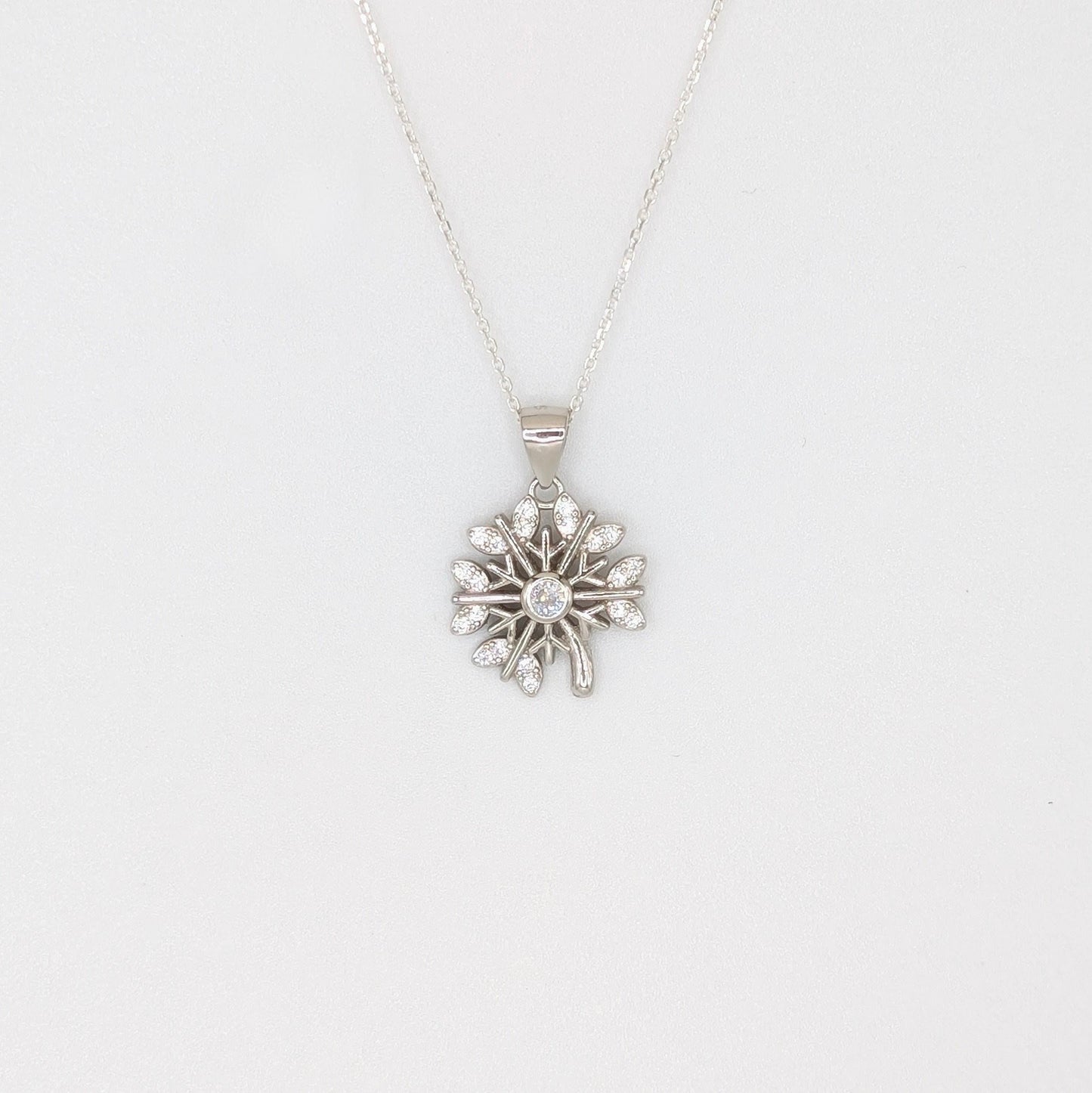 925 Sterling Silver Snowflake Pendant Elegant Wear