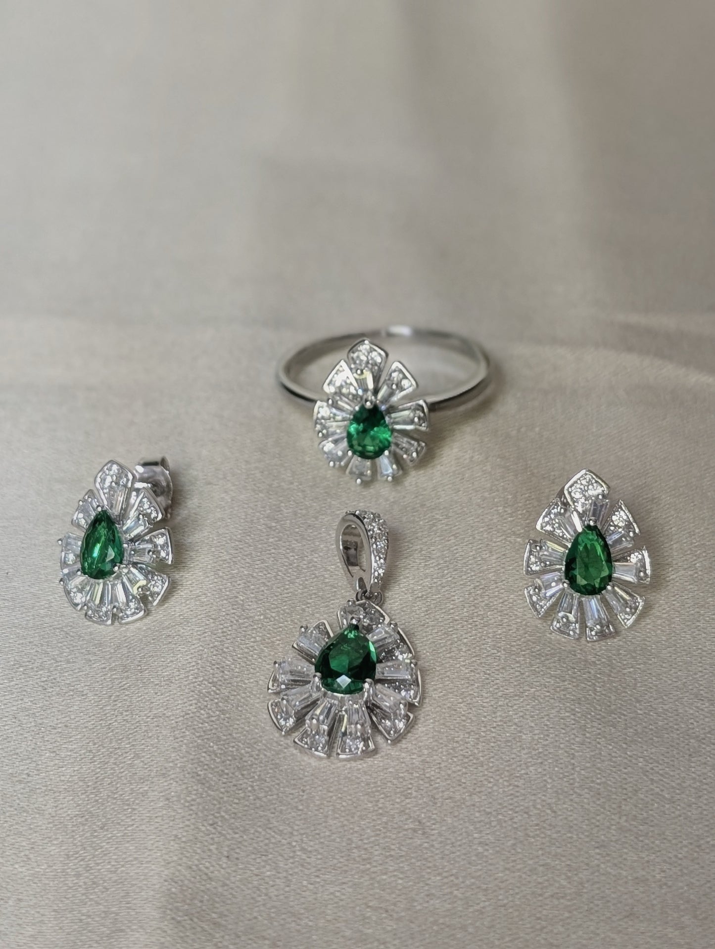 Teardrop Half Set