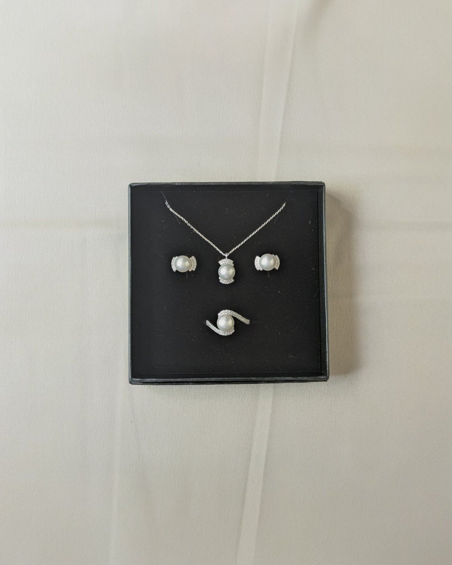 Pearl Half Set