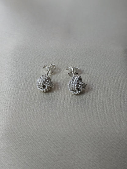 Puzzle Thread Studs