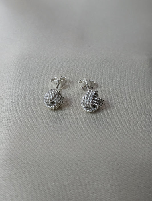 Puzzle Thread Studs