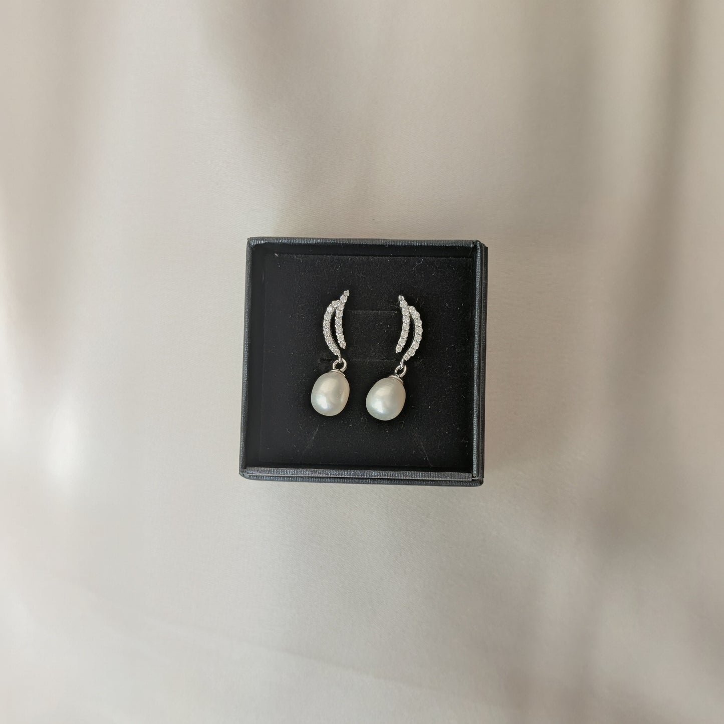 Hanging Pearl Earrings