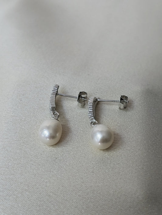 Hanging Pearl Earrings