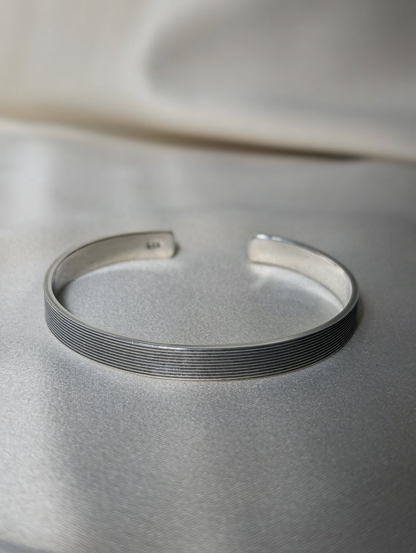 Kada Bracelet (Line) 8mm