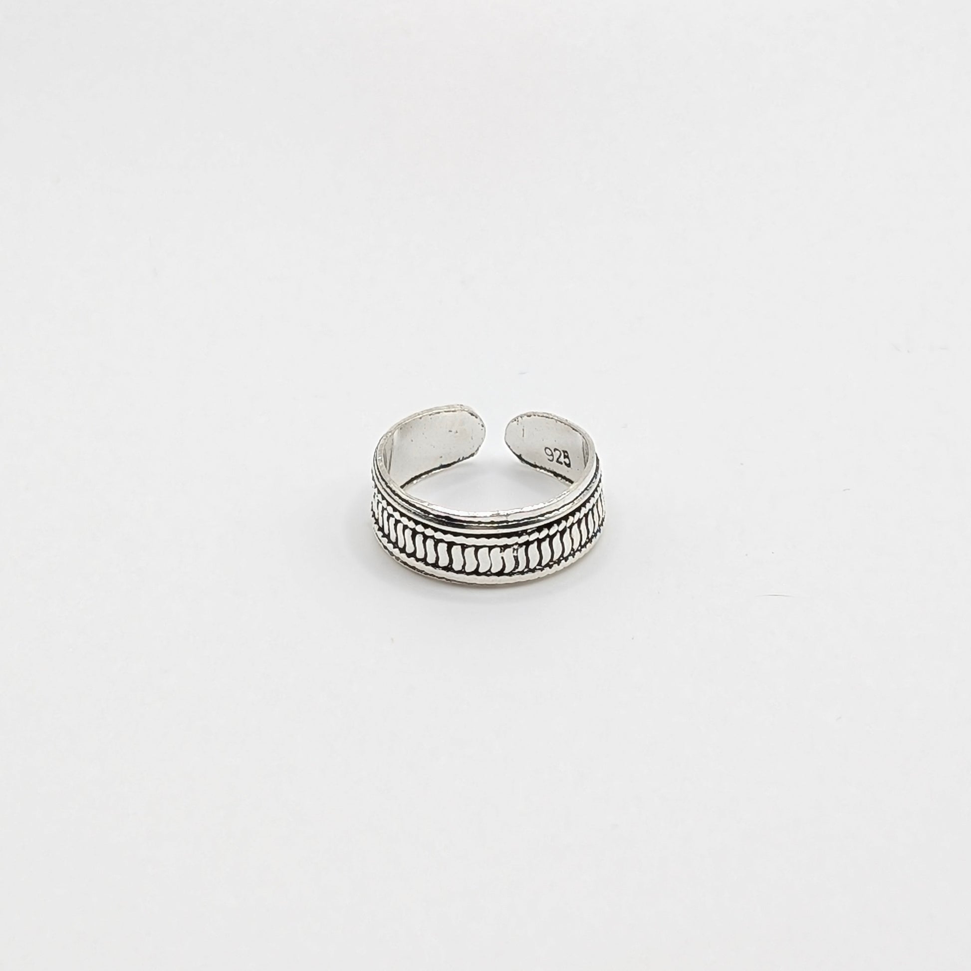 925 Sterling Silver Toe Ring featuring a modern bar and dots design