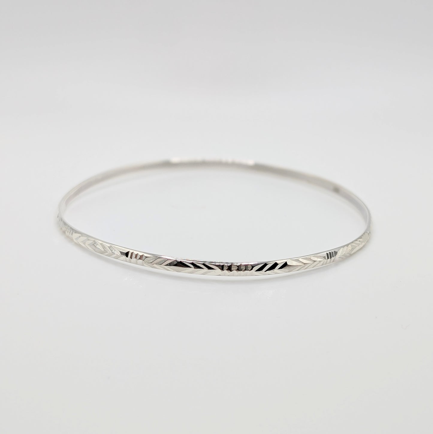 925 Sterling Silver Diamond Cut Bracelet Bangle Elegant Wear