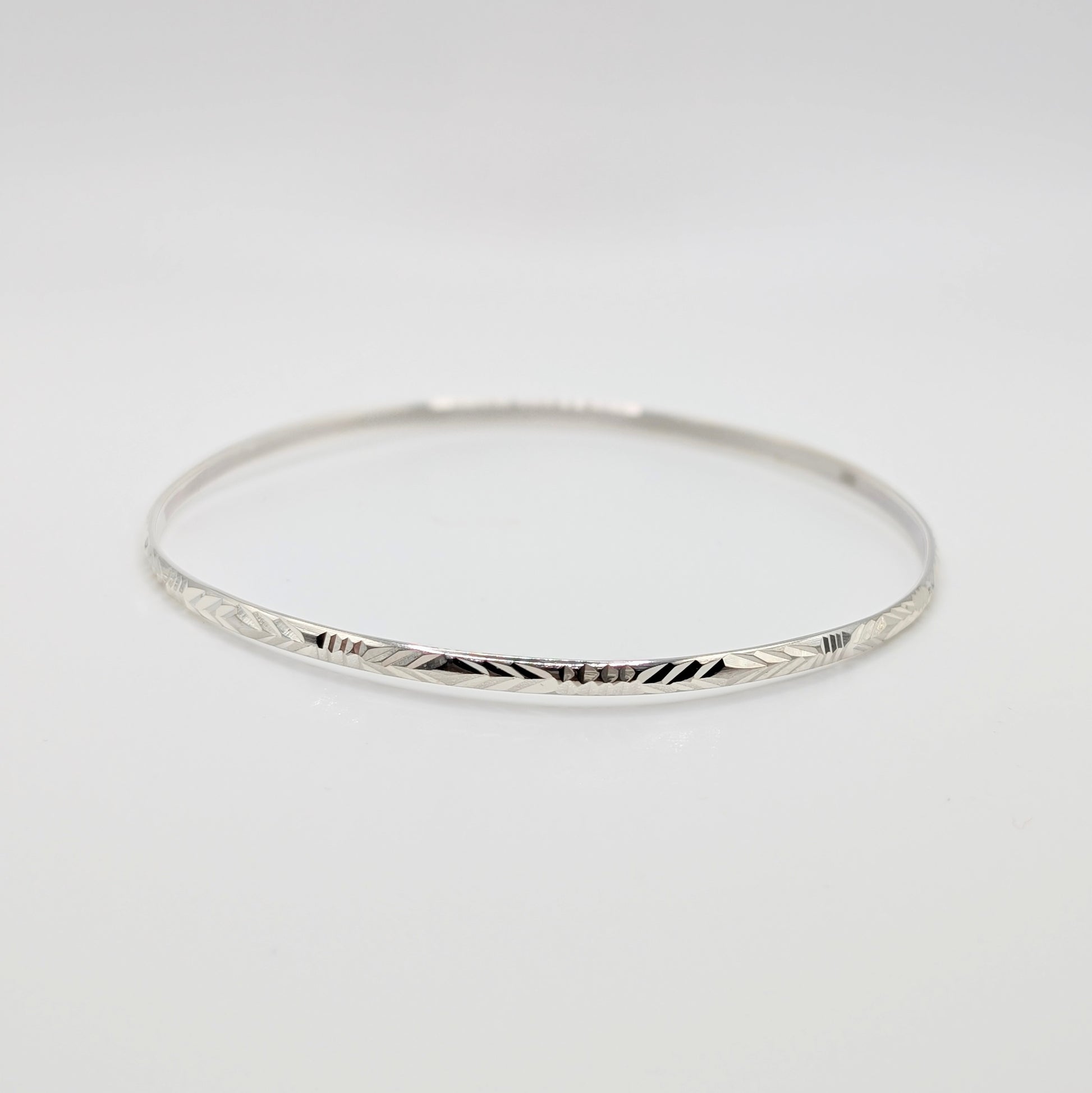 925 Sterling Silver Diamond Cut Bracelet Bangle Elegant Wear