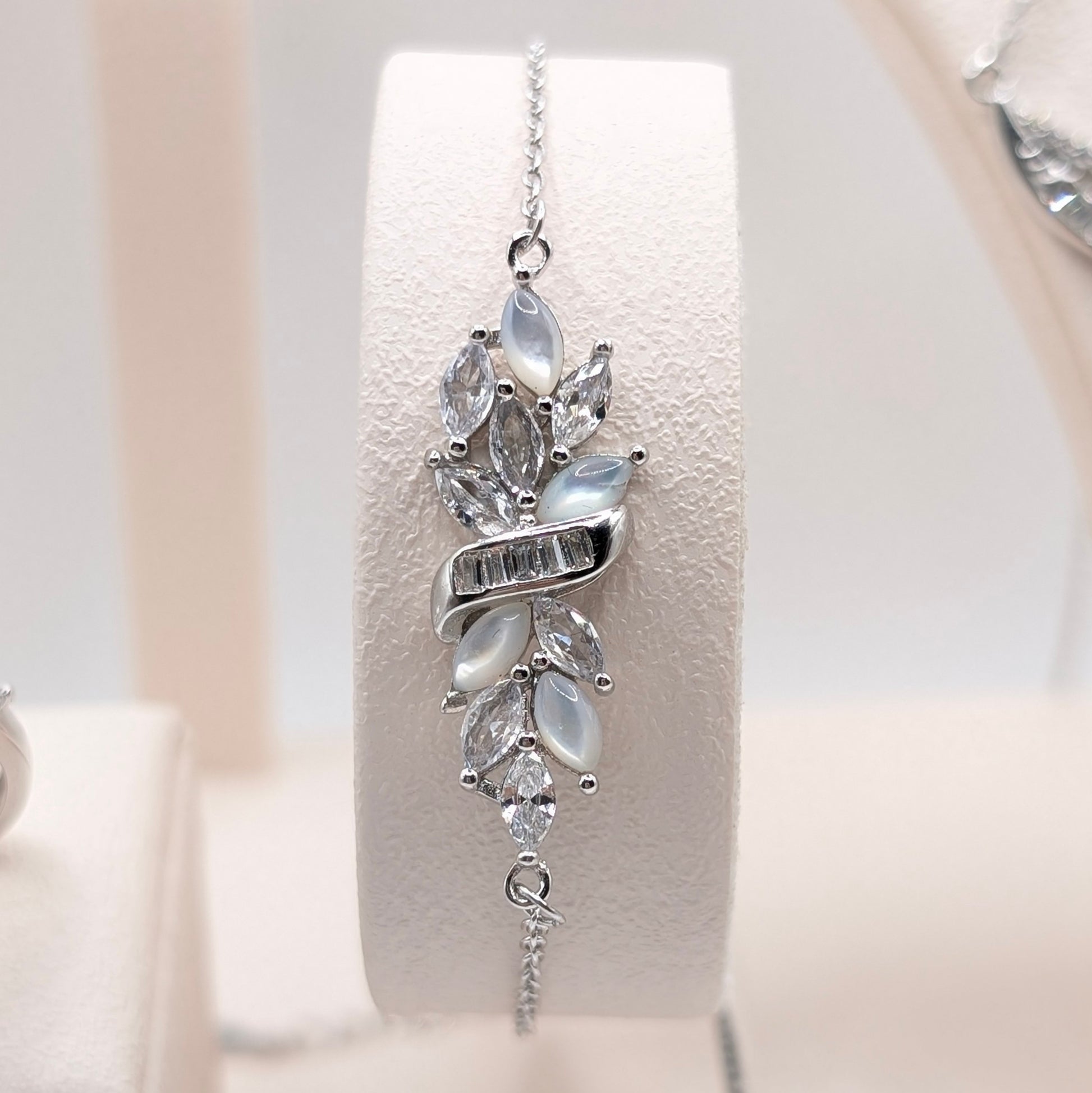 925 Sterling Silver Necklace Set Delicate Bracelet with floral design