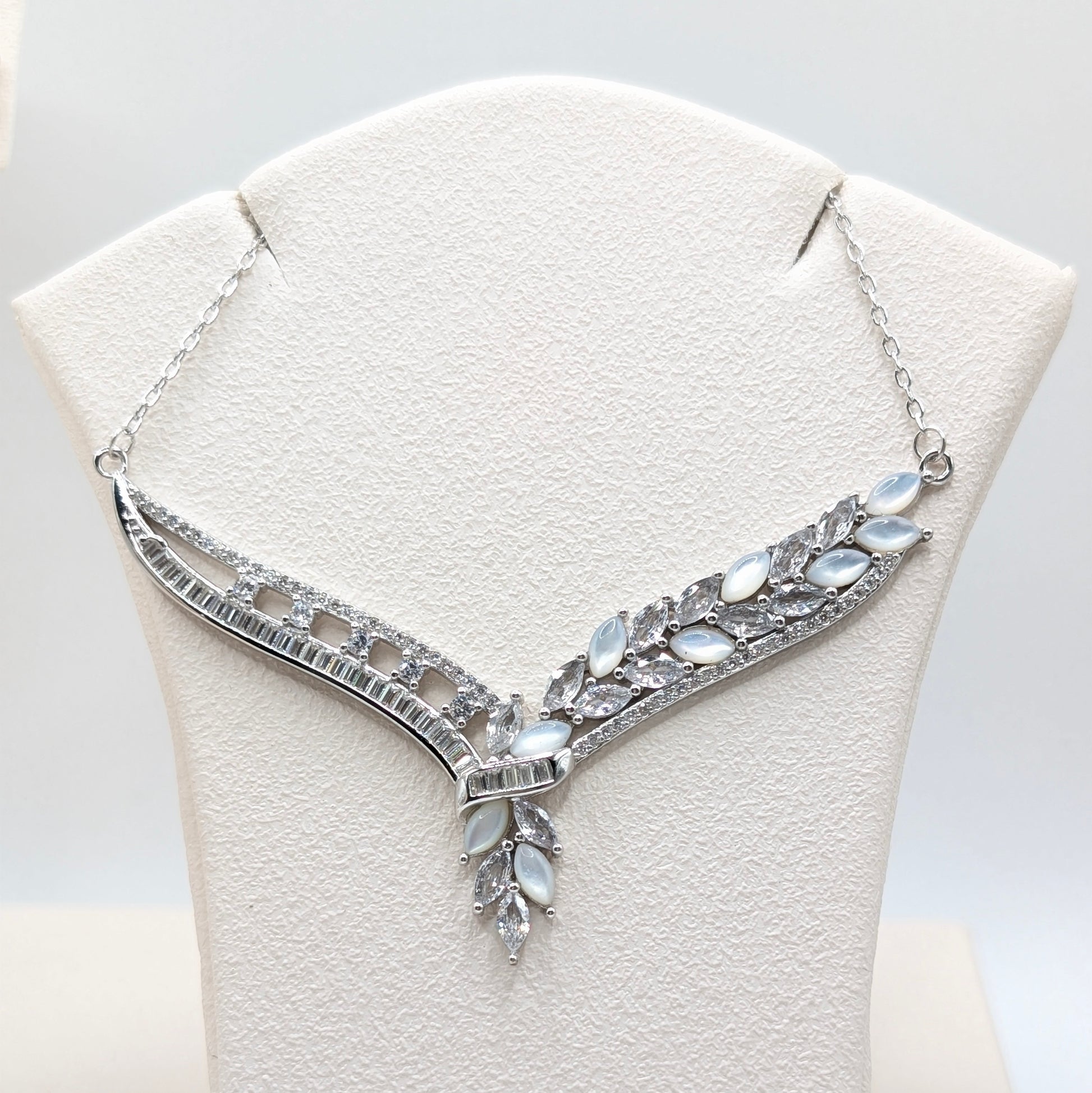 925 Sterling Silver Necklace Set Delicate necklace with floral design