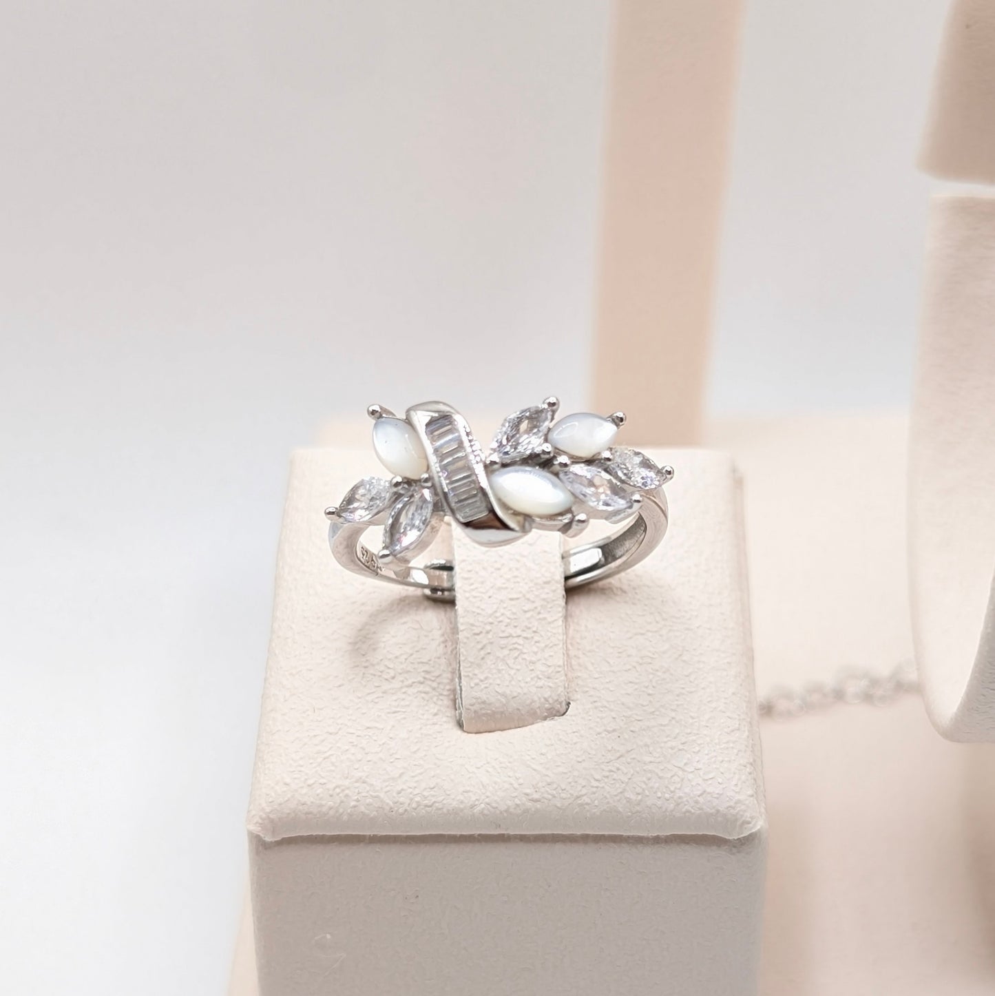 925 Sterling Silver Necklace Set - Ring with floral design