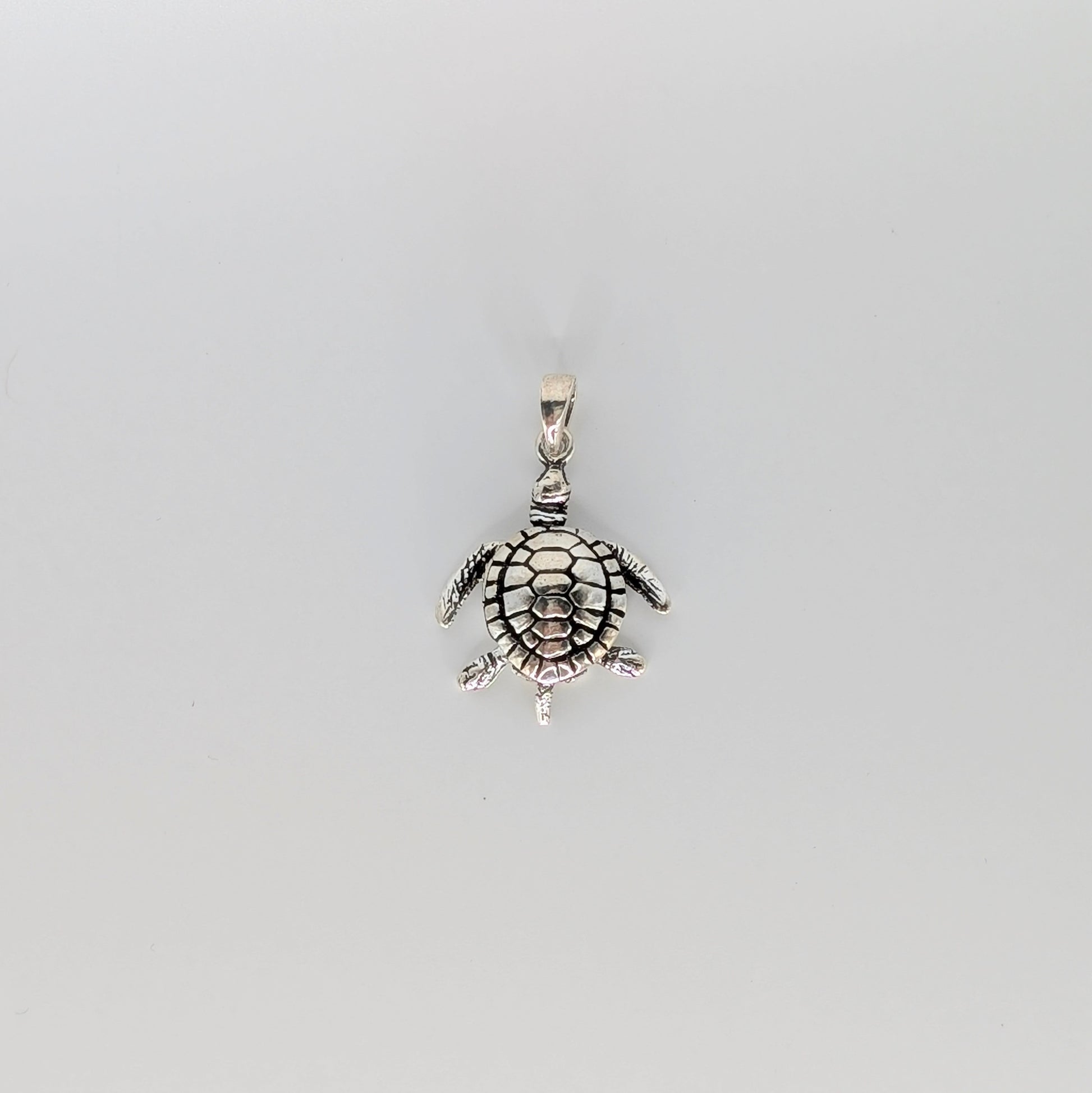 925 Sterling Silver Moving Turtle Pendant Sea Life Elegant 